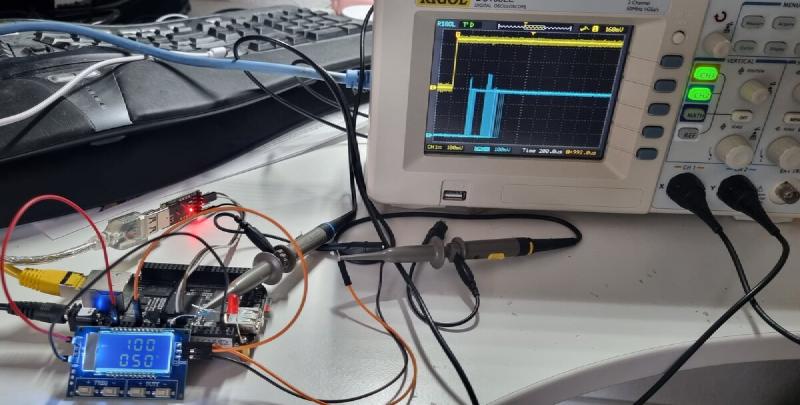 Oscilloscope showing input and output waveforms with scheduler latency
